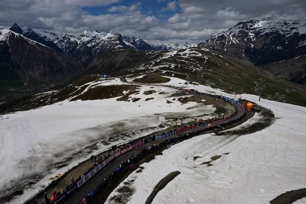 19.05.2024, Livigno, ITA, Giro d Italia 2024, 15. Etappe, von Manerba del Garda nach Livigno (222 km), im Bild Strecke zum Ziel 107. Giro d Italia, Stage 15, Manerba del Garda - Livigno (Mottolino), (222km) during the 107 Giro d Italia cycling race, 15th stage from Manerba del Garda to Livigno (222 km). in Livigno, Italy on 2024 05 19. Expa Livigno