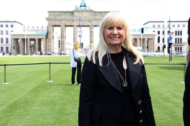 DEU, FIFA, EM-2024, Fanmeilenaufbau, 21.05.2024, Brandenburger Tor, Berlin, DEU, FIFA, EM-2024, Fanmeilenaufbau, im Bild Besichtigung der Fanmeile vor dem Brandenburger Tor Iris Spranger, Senatorin für Inneres und Foto: Juergen Engler nordphoto GmbH