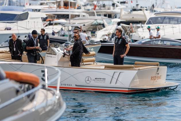 Lewis Hamilton (Mercedes AMG Petronas Formula One Team, 44) kommt mit dem Boot ins Fahrerlager, Grosser Preis von Monaco, Motorsport, Formel 1, Saison 2023, 24.05.2024 Grosser Preis von Monaco, Motorsport, Formel 1, Saison 2023, 24.05.2024 Monte Carlo Copyright: xEibner-Pressefoto AlexanderxNeisx EP_ANS