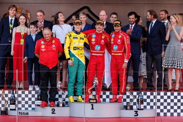 Frederic Vasseur (Scuderia Ferrari HP, Teamchef)Oscar Piastri (McLaren Formula 1 Team, 81), Charles Leclerc (Scuderia Ferrari HP, 16), Carlos Sainz (Scuderia Ferrari HP, 55), Grosser Preis von Monaco, Motorsport, Formel 1, Saison 2023, 26.05.2024 Grosser Preis von Monaco, Motorsport, Formel 1, Saison 2023, 26.05.2024 Monte Carlo Copyright: xEibner-Pressefoto AlexanderxNeisx EP_ANS