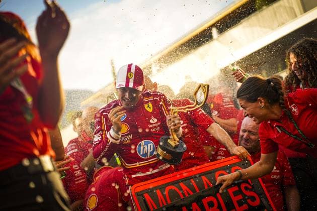 Scuderia Ferrari, team celebration, LECLERC Charles (mco), Scuderia Ferrari SF-24, portrait, victory during the Formula 1 Grand Prix de Monaco 2024, 8th round of the 2024 Formula One World Championship, WM, Weltmeisterschaft from May 23 to 26, 2024 on the Circuit de Monaco, in Monaco - F1 - MONACO GRAND PRIX 2024 DPPI Panoramic 240526_R08_MONACO_DP_DSC00627