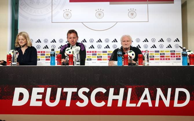 Sport Bilder des Tages DFB - Pressekonferenz Nationalmannschaft Blankenhain, 27.05.2024, Medienzentrum im Blankenhainer Schloss , Thüringen-Trainingslager der deutschen Fußball-Nationalmannschaft vor der UEFA EURO, EM, Europameisterschaft,Fussball 2024 , Pressekonferenz. Im Bild v.l.: Franziska Wülle, Bundestrainer Julian Nagelsmann, Rudi Völler (Direktor DFB A-Auswahl) ,