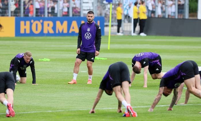 Sport Bilder des Tages DFB Auswahl - Training Nationalmannschaft Jena, 27.05.2024, Ernst-Abbe-Sportfeld, Fußball, DFB Auswahl , Vorbereitung zur UEFA EURO, EM, Europameisterschaft,Fussball 2024. Training der deutschen National-mannschaft im Rahmen des Trainingslager in Blankenhain Thüringen , Im Bild: Deniz Undav (mi., VfB Stuttgart) ,