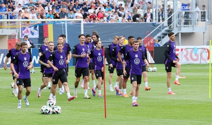 DFB Auswahl - Training Nationalmannschaft Jena, 27.05.2024, Ernst-Abbe-Sportfeld, Fußball, DFB Auswahl , Vorbereitung zur UEFA EURO, EM, Europameisterschaft,Fussball 2024. Training der deutschen National-mannschaft im Rahmen des Trainingslager in Blankenhain Thüringen , Im Bild: Trainingslauf ,
