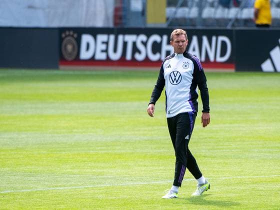 Julian Nagelsmann (Deutschland, Bundestrainer) vor Deutschland Branding, GER, Training DFB Fussball Herren Nationalmannschaft Deutschland, Oeffentliches Auftakttraining Jena, UEFA Fussball Europameisterschaft 2024, 27.05.2024 DFB regulations prohibit any use of photographs as image sequences and or quasi-video GER, Training DFB Fussball Herren Nationalmannschaft Deutschland, Oeffentliches Auftakttraining Jena, UEFA Fussball Europameisterschaft 2024, 27.05.2024 Jena Copyright: xEibner-Pressefoto Memmlerx EP_MMR