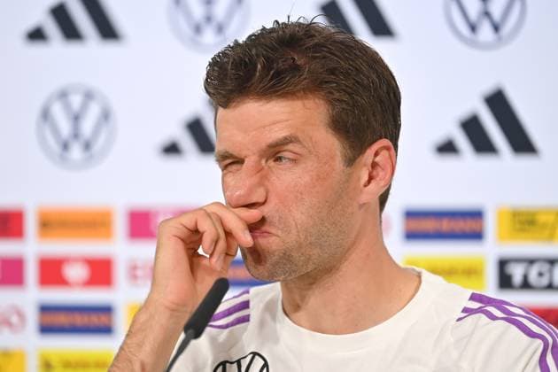 Thomas MUELLER, Gestik,skeptisch, Aktion,Einzelbild,angeschnittenes Einzelmotiv,Portraet,Portrait,Porträt. PRESSEKONFERENZ. Deutsche Fussball Nationalmannschaft,Fussball Trainingslager in Blankenhain Thueringen am 27.05.2024, Â