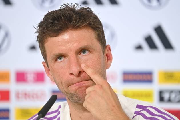 Thomas MUELLER, Gestik,skeptisch, Aktion,Einzelbild,angeschnittenes Einzelmotiv,Portraet,Portrait,Porträt. PRESSEKONFERENZ. Deutsche Fussball Nationalmannschaft,Fussball Trainingslager in Blankenhain Thueringen am 27.05.2024, Â