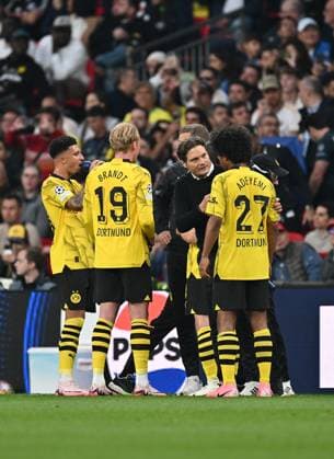 01.06.2024, xfux, Fussball UEFA Champions League Finale 2024, Borussia Dortmund - Real Madrid, emspor, v.l. Jaden Sancho (Borussia Dortmund), Julian Brandt (Borussia Dortmund), Trainer Edin Terzic (Borussia Dortmund), Karim Adeyemi (Borussia Dortmund) gibt Anweisungen, gestikuliert, mit den Armen gestikulieren gives instructions, gesticulate (DFL DFB REGULATIONS PROHIBIT ANY USE OF PHOTOGRAPHS as IMAGE SEQUENCES and or QUASI-VIDEO) London