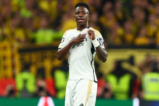 Vinicius Junior of Real Madrid points to the Real Madrid badge on their shirt Borussia Dortmund v Real Madrid, UEFA Champions League, Final, Football, Wembley Stadium, London, UK - 01 June 2024 EDITORIAL USE ONLY No use with unauthorised audio, video, data, fixture lists, club league logos or live services. Online in-match use limited to 120 images, no video emulation. No use in betting, games or single club league player publications. Copyright: xKieranxMcManus Shutterstockx 14516313cy