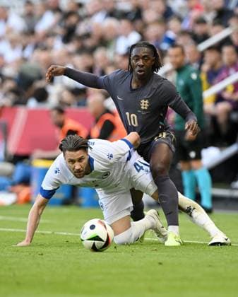 Eberechi Eze of England challenges with Ermin Bicakcic of Bosnia and Herzegovina England v Bosnia and Herzegovina, International Friendly, Länderspiel, Nationalmannschaft Football, St James Park, Newcastle, UK, 03 June 2024 EDITORIAL USE ONLY No use with unauthorised audio, video, data, fixture lists, club league logos or live services. Online in-match use limited to 120 images, no video emulation. No use in betting, games or single club league player publications. Copyright: xGreigxCowie Shutterstockx 14520843ci
