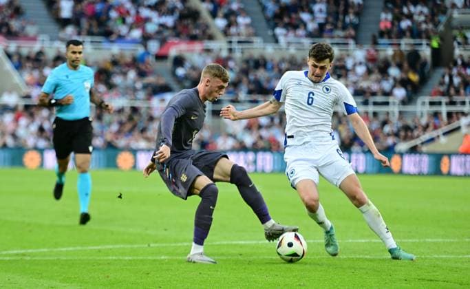 Cole Palmer of England is challenged by Benjamin Tahirovic of Bosnia and Herzegovina England v Bosnia and Herzegovina, International Friendly, Länderspiel, Nationalmannschaft Football, St James Park, Newcastle, UK, 03 June 2024 EDITORIAL USE ONLY No use with unauthorised audio, video, data, fixture lists, club league logos or live services. Online in-match use limited to 120 images, no video emulation. No use in betting, games or single club league player publications. Copyright: xGreigxCowie Shutterstockx 14520843dj
