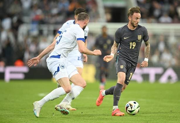 James Maddison of England on the ball England v Bosnia and Herzegovina, International Friendly, Länderspiel, Nationalmannschaft Football, St James Park, Newcastle, UK, 03 June 2024 EDITORIAL USE ONLY No use with unauthorised audio, video, data, fixture lists, club league logos or live services. Online in-match use limited to 120 images, no video emulation. No use in betting, games or single club league player publications. Copyright: xGreigxCowie Shutterstockx 14520843fo