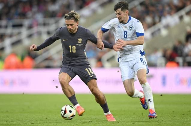 Eberechi Eze of England is challenged by Armin Gigovic of Bosnia and Herzegovina England v Bosnia and Herzegovina, International Friendly, Länderspiel, Nationalmannschaft Football, St James Park, Newcastle, UK, 03 June 2024 EDITORIAL USE ONLY No use with unauthorised audio, video, data, fixture lists, club league logos or live services. Online in-match use limited to 120 images, no video emulation. No use in betting, games or single club league player publications. Copyright: xGreigxCowie Shutterstockx 14520843fj