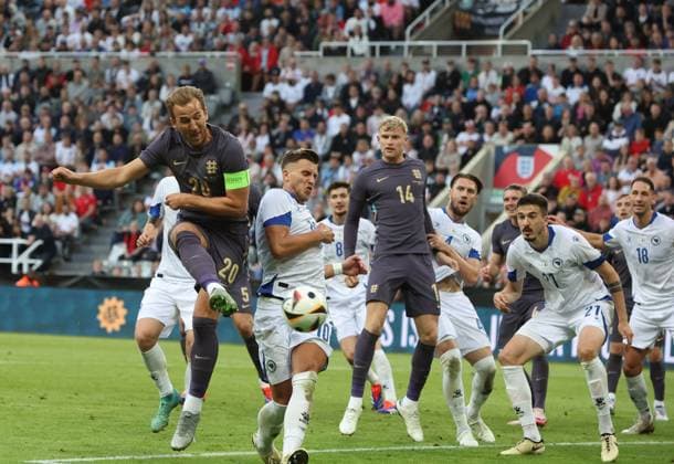 Newcastle Upon Tyne, England, 3rd June 2024. Harry Kane (L) of England shoots at goal during the International Friendly, Länderspiel, Nationalmannschaft match between England and Bosnia-Herzegovina at St. James Park, Newcastle Upon Tyne. Picture credit should read: Nigel Roddis Sportimage EDITORIAL USE ONLY. No use with unauthorised audio, video, data, fixture lists, club league logos or live services. Online in-match use limited to 120 images, no video emulation. No use in betting, games or single club league player publications. SPI-3178-0034