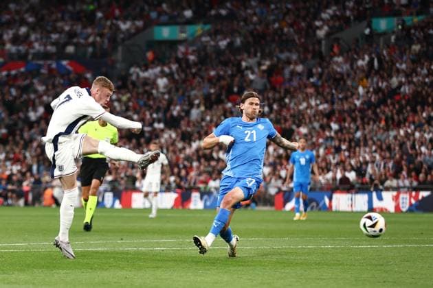 Cole Palmer of England takes a shot at goal which is blocked England v Iceland, International Friendly, Länderspiel, Nationalmannschaft Football, Wembley Stadium, London, UK, 07 June 2024 EDITORIAL USE ONLY No use with unauthorised audio, video, data, fixture lists, club league logos or live services. Online in-match use limited to 120 images, no video emulation. No use in betting, games or single club league player publications. Copyright: xJamesxMarsh Shutterstockx 14523617au