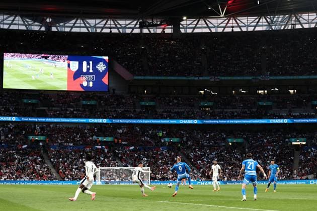 Phil Foden of England crosses the ball England v Iceland, International Friendly, Länderspiel, Nationalmannschaft Football, Wembley Stadium, London, UK, 07 June 2024 EDITORIAL USE ONLY No use with unauthorised audio, video, data, fixture lists, club league logos or live services. Online in-match use limited to 120 images, no video emulation. No use in betting, games or single club league player publications. Copyright: xJamesxMarsh Shutterstockx 14523617bh