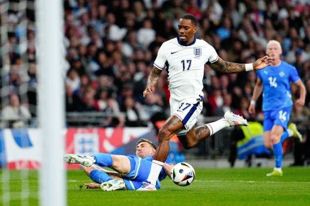 Daniel Leo Gretarsson of Iceland challenges Ivan Toney of England England v Iceland, International Friendly, Länderspiel, Nationalmannschaft Football, Wembley Stadium, London, UK, 07 June 2024 EDITORIAL USE ONLY No use with unauthorised audio, video, data, fixture lists, club league logos or live services. Online in-match use limited to 120 images, no video emulation. No use in betting, games or single club league player publications. Copyright: xDavexShopland Shutterstockx 14523622bp