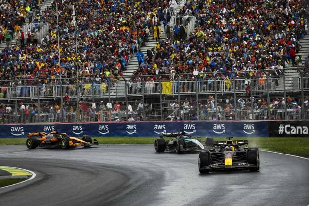 01 VERSTAPPEN Max (nld), Red Bull Racing RB20, 63 RUSSELL George (gbr), Mercedes AMG F1 Team W15, action during the Formula 1 AWS Grand Prix du Canada 2024, 9th round of the 2024 Formula One World Championship, WM, Weltmeisterschaft from June 07 to 09, 2024 on the Circuit Gilles Villeneuve, in Montrà al, Canada - F1 - CANADIAN GRAND PRIX 2024 DPPI Panoramic 240609_R09_CANADA_DP_FGOO7222