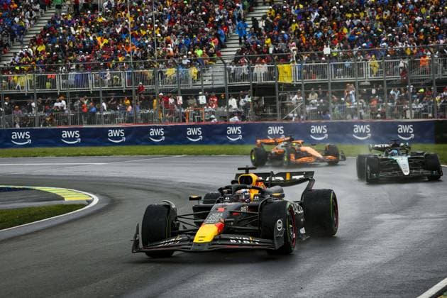 01 VERSTAPPEN Max (nld), Red Bull Racing RB20, 63 RUSSELL George (gbr), Mercedes AMG F1 Team W15, action during the Formula 1 AWS Grand Prix du Canada 2024, 9th round of the 2024 Formula One World Championship, WM, Weltmeisterschaft from June 07 to 09, 2024 on the Circuit Gilles Villeneuve, in Montrà al, Canada - F1 - CANADIAN GRAND PRIX 2024 DPPI Panoramic 240609_R09_CANADA_DP_FGOO7226
