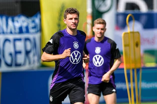 Thomas Müller (Deutschland , 13) beim warm machen, GER, DFB, Oeffentliches Training, Fussball Herren Nationalmannschaft Deutschland, UEFA Fussball Europameisterschaft 2024, Herzogenaurach 10.06.2024. GER, DFB, Oeffentliches Training, Fussball Herren Nationalmannschaft Deutschland, UEFA Fussball Europameisterschaft 2024, Herzogenaurach 10.06.2024. Herzogenaurach Copyright: xEibner-Pressefoto FlorianxWieganx EP_FWD