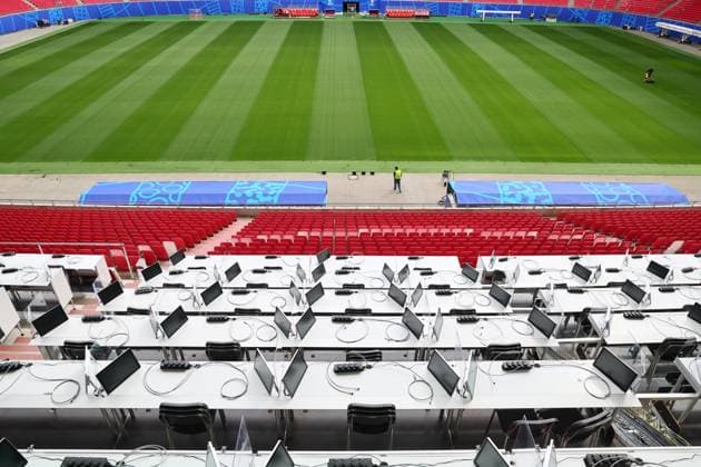 EM Host City Leipzig Stadium Open Media Day Leipzig, 11.06.2024, Stadion Leipzig, Fussball, UEFA EURO, EM, Europameisterschaft,Fussball 2024, Host City Leipzig , Offener Medientag im Stadion. , Im Foto; Blick auf die Arbeitsplätze der Medientribüne Pressetribüne mit Bildschirmen, Strom-und Netzwerkanschlüssen. , Nur zur redaktionellen Nutzung. Only editorial use. ,