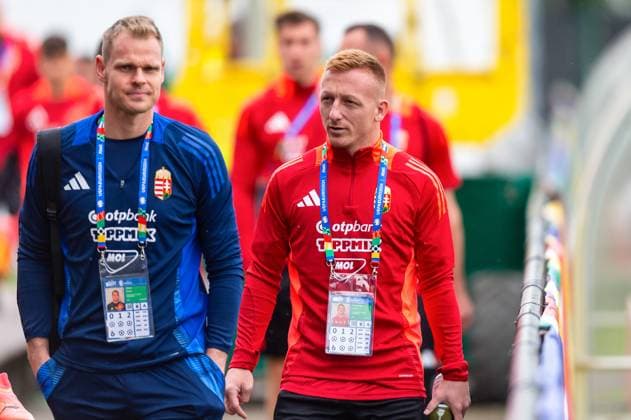 EURO 2024, Nationalteam Ungarn, Training Ankunft der Mannschaft auf dem Trainingsplatz, Denes Dibusz (12, TW, Ungarn) und Laszlo Kleinheisler (15, Ungarn) GER, Training Ungarische Nationalmannschaft, Fussball, UEFA EURO, EM, Europameisterschaft,Fussball 2024, 11.06.2024 GER, Training Ungarische Nationalmannschaft, Fussball, UEFA Euro 2024, 11.06.2024 Weiler im Allgaeu Copyright: xEibner-Pressefoto FlorianxWolfx EP_FWF