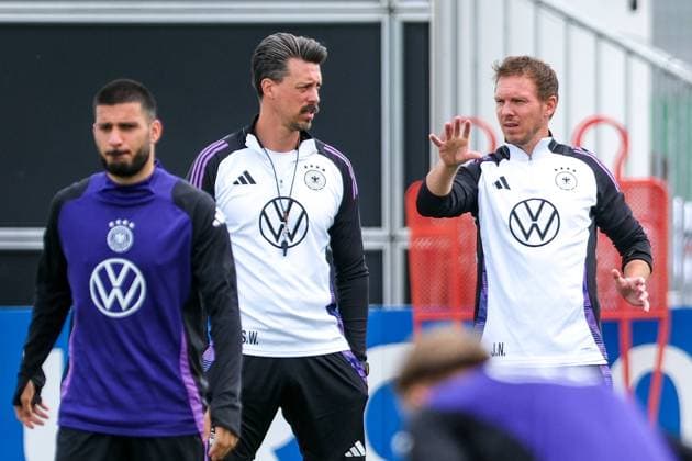 Julian Nagelsmann (Deutschland , Trainer) Gestik, Mimik, Emotionen, Sandro Wagner (CO-Trainer) davor Deniz Undav (Deutschland , 26), GER, DFB, Training, Fussball Herren Nationalmannschaft Deutschland, UEFA Fussball Europameisterschaft 2024, Herzogenaurach 12.06.2024. GER, DFB, Training, Fussball Herren Nationalmannschaft Deutschland, UEFA Fussball Europameisterschaft 2024, Herzogenaurach 12.06.2024. Herzogenaurach Copyright: xEibner-Pressefoto FlorianxWieganx EP_FWD