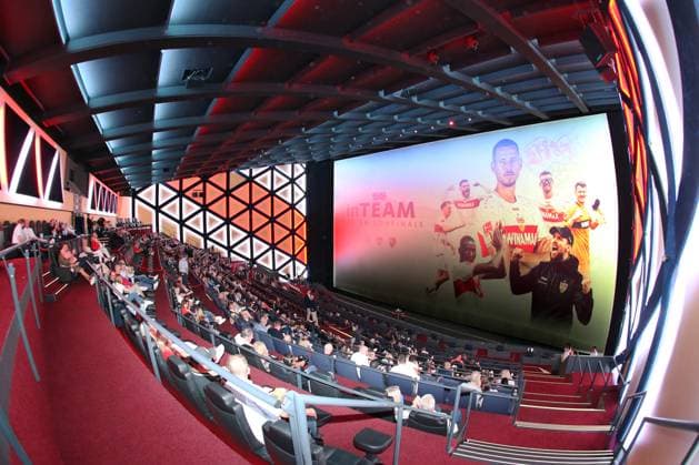 12.06.2024, Deutschland, Leonberg, Fußball Bundesliga, VfB in Team, Filmpremiere Traumpalast Leonberg, 18 Uhr Roter Teppich, 19.30 Talk, dann Film, größte Filmleinwand der Welt, Leinwand
