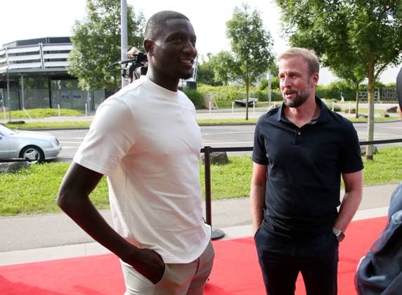 12.06.2024, Deutschland, Leonberg, Fußball Bundesliga, VfB in Team, Filmpremiere Traumpalast Leonberg, 18 Uhr Roter Teppich, 19.30 Talk, dann Film, v.l. Serhou Guirassy, VfB Trainer Sebastian Hoeneß