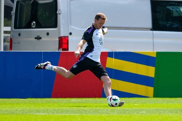 Julian Nagelsmann (Deutschland , Trainer) am Ball, GER, Abschlusstraining MD-1, Maenner Nationalmannschaft vor Deutschland vs Schottland, UEFA Europameisterschaft Fussball, Herzogenaurach, 13.06.2024. GER, Abschlusstraining MD-1, DFB Nationalmannschaft vor Deutschland vs Schottland, UEFA Europameisterschaft Fussball, Herzogenaurach, 13.06.2024. Herzogenaurach Copyright: xEibner-Pressefoto FlorianxWieganx EP_FWD