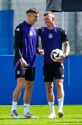 Nico Schlotterbeck (Deutschland, 15) und Toni Kroos (Deutschland , 08), GER, Abschlusstraining MD-1, Maenner Nationalmannschaft vor Deutschland vs Schottland, UEFA Europameisterschaft 2024, Fussball, Herzogenaurach, 13.06.2024. GER, Abschlusstraining MD-1, Maenner Nationalmannschaft vor Deutschland vs Schottland, UEFA Europameisterschaft 2024, Fussball, Herzogenaurach, 13.06.2024. Herzogenaurach Copyright: xEibner-Pressefoto FlorianxWieganx EP_FWD