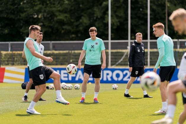 EURO 2024, Nationalteam Österreich, Training SOCCER - UEFA EURO, EM, Europameisterschaft,Fussball 2024 BERLIN,GERMANY,13.JUN.24 - SOCCER -UEFA EURO 2024, OEFB, Oesterreichischer Fussball-Bund, training. Image shows Michael Gregoritsch (AUT) and the team of AUT. GEPAxpictures xJohannesxFriedl