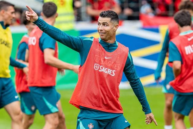 Sport Bilder des Tages Cristiano Ronaldo Portugal Training EURO2024, Public Training, Oeffentliches Training, Herren, Fussball, 14.06.2024 Portugal Training EURO2024, Public Training, Oeffentliches Training, Herren, Fussball, 14.06.2024 Guetersloh Copyright: xEibner-Pressefoto BahhoxKarax EP_POR