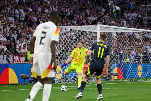 Manuel Neuer (Deutschland, 01) in Aktion , Fussball, UEFA , Europa Meisterschaft, (Gruppe A) 2024, Deutschland vs. Schottland, 14.06.2024, Munich Football Arena, Muenchen, Deutschland Muenchen Munich Football Arena Bayern Deutschland Copyright: xGrantxHubbsx