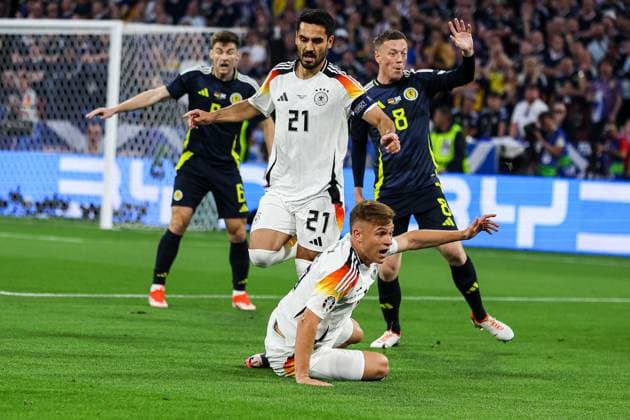 Joshua Kimmich (Deutschland 06) beschwert sich, Ilkay Guendogan (Deutschland 21) GER, Germany (GER) vs. Scottland (SCO), Fussball Europameisterschaft, UEFA EURO, EM, Europameisterschaft,Fussball 2024, Gruppe A, 1. Spieltag, 14.06.2024 DFB DFL REGULATIONS PROHIBIT ANY USE OF PHOTOGRAPHS AS IMAGE SEQUENCES AND OR QUASI-VIDEO GER, Germany (GER) vs. Scottland (SCO), Fussball Europameisterschaft, UEFA EURO 2024, Gruppe A, 1. Spieltag, 14.06.2024 Muenchen Copyright: xEibner-Pressefoto RogerxBuerkex EP