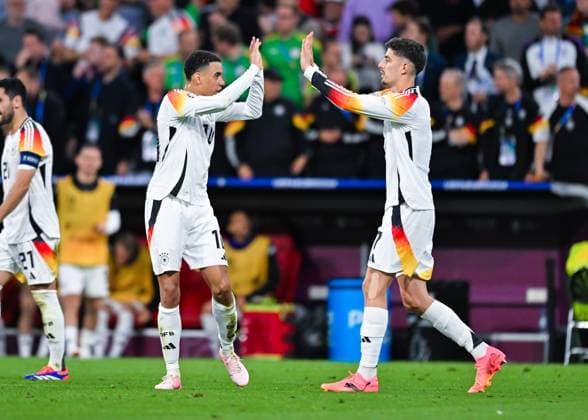 Jamal Musiala (Germany) und Kai Havertz (Germany) bejubeln das dritte Tor ihrer Mannschaft, UEFA EURO, EM, Europameisterschaft,Fussball 2024 - Group A, Germany vs Scotland, Fussball Arena München am 14. June 2024 in München, Deutschland. (Foto von Silas Schueller DeFodi Images) Jamal Musiala (Germany) und Kai Havertz (Germany) celebrate scoring their team s third goal, UEFA EURO 2024 - Group A, Germany vs Scotland, Munich Football Arena on June 14, 2024 in Munich, Germany. (Photo by Silas Schueller DeFodi Images) Defodi-0580998005st