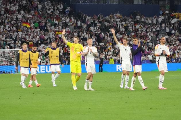 Torwart Goalie Manuel Neuer (Deutschland, Germany, 01), Toni Kroos (Deutschland Germany, 08), Thomas Müller (Deutschland Germany, 13), Jamal Musiala (Deutschland Germany, 10), Leroy Sane (Deutschland Germany, 19) bedanken sich bei den Fans - München 14.06.2024: Deutschland vs. Schottland, EURO2024 Eröffnungsspiel, Gruppe A, EM-Arena München
