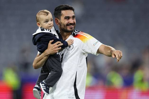 Ilkay Gündogan of Germany with their child at full-time Germany v Scotland, UEFA European Championship, EM, Europameisterschaft 2024, Group A, Football, Munich Football Arena, Munich, Germany, 14 Jun 2024 EDITORIAL USE ONLY No use with unauthorised audio, video, data, fixture lists, club league logos or live services. Online in-match use limited to 120 images, no video emulation. No use in betting, games or single club league player publications. Copyright: xPaulxCurrie Shutterstockx 14523776mt