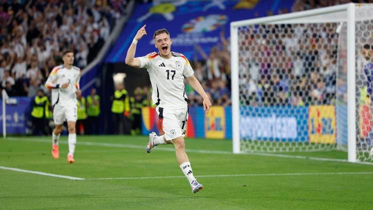 14.06.2024, Fussball, Europameisterschaft, Germany - Scotland, GER, Munich, Munich Football Arena, Bild: v. li. Torschuetze Florian Wirtz (Germany, 17) Jubel nach dem Tor zum 1:0, jubelnd, bejubelt, jubelt, jubeln, Emotionen, Cheering after the goal for 1:0, cheering, cheered, cheers, cheering, Copyright: HMBxMedia xHeikoxBecker