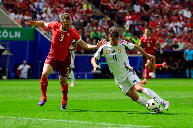 Silvan Widmer 3 (Schweiz) im Zweikampf, Aktion, mit Milos Kerkez 11 (Ungarn), Ungarn vs. Schweiz, Fussball, UEFA EURO, EM, Europameisterschaft,Fussball 2024, Gruppenphase, 1. Spieltag, 15.06.2024 Koeln Nordrhein-Westfalen Deutschland
