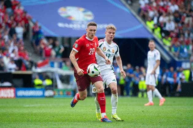 Michael Aebischer (Schweiz, 20) im Zweikampf mit Andras Schaefer (Ungarn, 13), GER, Hungary (HUN) vs Switzerland (SUI), Fussball Europameisterschaft, UEFA EURO, EM, Europameisterschaft,Fussball 2024, Gruppe A, 1. Spieltag, 15.06.2024 GER, Hungary (HUN) vs Switzerland (SUI), Fussball Europameisterschaft, UEFA EURO 2024, Gruppe A, 1. Spieltag, 15.06.2024 Koeln Copyright: xEibner-Pressefoto Memmlerx EP_MMR