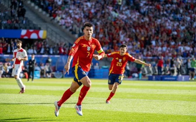 Fussball, Herren, Saison 2023 24, UEFA EURO, EM, Europameisterschaft,Fussball 20204, Gruppe B (1. Spieltag) in Berlin, Spanien - Kroatien, v. l. Alvaro Morata, Pedri (beide Spanien), Jubel nach Tor zum 1:0, 15.06. 2024, Copyright: xMatthiasxKochx