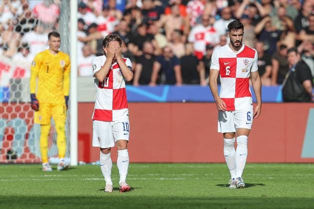 15.06.2024, xtgx, Fussball EM 2024, Spanien - Kroatien emspor, v.l. Luka Modric (Krotaien, 10), Josip Sutalo (Krotaien, 6) enttaeuscht, enttäuscht, schaut enttaeuscht, niedergeschlagen, disappointed (DFL DFB REGULATIONS PROHIBIT ANY USE OF PHOTOGRAPHS as IMAGE SEQUENCES and or QUASI-VIDEO) Berlin