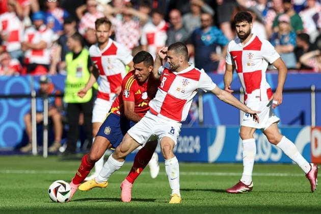 Rodri of Spain battles with Mateo Kovacic of Croatia Spain v Croatia, UEFA European Championship, EM, Europameisterschaft 2024, Group B, Football, Olympiastadion, Berlin, Germany, 15 Jun 2024 EDITORIAL USE ONLY No use with unauthorised audio, video, data, fixture lists, club league logos or live services. Online in-match use limited to 120 images, no video emulation. No use in betting, games or single club league player publications. Copyright: xMattxWest Shutterstockx 14539284ab