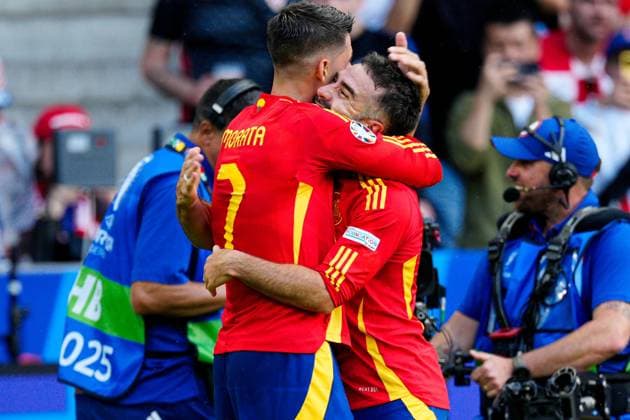 Daniel Carvajal of Spain celebrates scoring the goal for their side with their teammates to make it 3-0 Spain v Croatia, UEFA European Championship, EM, Europameisterschaft 2024, Group B, Football, Olympiastadion, Berlin, Germany, 15 Jun 2024 EDITORIAL USE ONLY No use with unauthorised audio, video, data, fixture lists, club league logos or live services. Online in-match use limited to 120 images, no video emulation. No use in betting, games or single club league player publications. Copyright: xDavexShopland Shutterstockx 14539285at