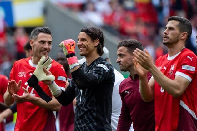 Yann Sommer (Schweiz, 01) und Team jubeln ueber den Sieg, GER, Hungary (HUN) vs Switzerland (SUI), Fussball Europameisterschaft, UEFA EURO, EM, Europameisterschaft,Fussball 2024, Gruppe A, 1. Spieltag, 15.06.2024 GER, Hungary (HUN) vs Switzerland (SUI), Fussball Europameisterschaft, UEFA EURO 2024, Gruppe A, 1. Spieltag, 15.06.2024 Koeln Copyright: xEibner-Pressefoto Memmlerx EP_MMR