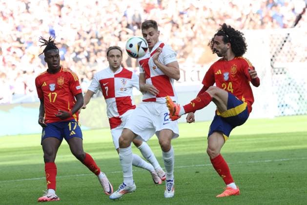 DEU, GER, Euro-2024, Group B, ESP vs. CRO, 15.06.2024, Berliner Olympiastadion, Berlin, DEU, GER, Euro-2024, Group B, ESP vs. CRO, im Bild Marc Cucurella (Spanien 24), Nico Williams (Spanien 17), Josip Stanisic (Kroatien 2), Lovro Majer (Kroatien 7) Foto: Juergen Engler nordphoto GmbH