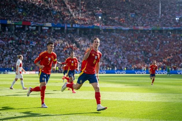 Fussball, Herren, Saison 2023 24, UEFA EURO, EM, Europameisterschaft,Fussball 20204, Gruppe B (1. Spieltag) in Berlin, Spanien - Kroatien, v. l. Alvaro Morata (Spanien), Fabian Ruiz (Spanien), Jubel nach Tor zum 2:0, 15.06. 2024, Copyright: xMatthiasxKochx