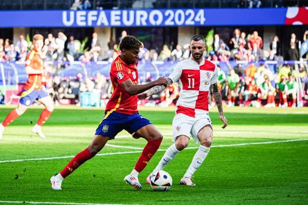 Lamine Yamal (Spanien, 19), Marcelo Brozovic (Kroatien, 11) GER, Spanien vs. Kroatien, Fussball Europameisterschaft, UEFA EURO, EM, Europameisterschaft,Fussball 2024, Gruppe B, Spieltag 1, 15.06.2024 GER, Spanien vs. Kroatien, Fussball Europameisterschaft, UEFA Euro 2024, Gruppe B, Spieltag 1, 15.06.2024 Berlin Copyright: xEibner-Pressefoto MarcelxvonxFehrnx EP_MFN