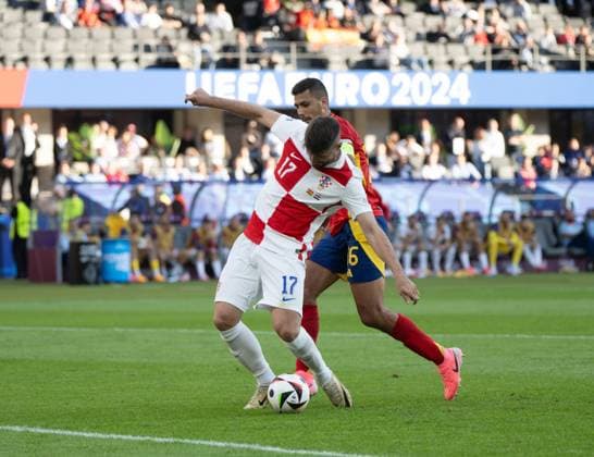 Fussball, Herren, Saison 2023 24, UEFA EURO, EM, Europameisterschaft,Fussball 20204, Gruppe B (1. Spieltag) in Berlin, Spanien - Kroatien, v. l. Bruno Petkovic (Kroatien) wird von Rodri (Spanien) gefoult, es gibt Elfmeter, 15.06. 2024, Copyright: xMatthiasxKochx